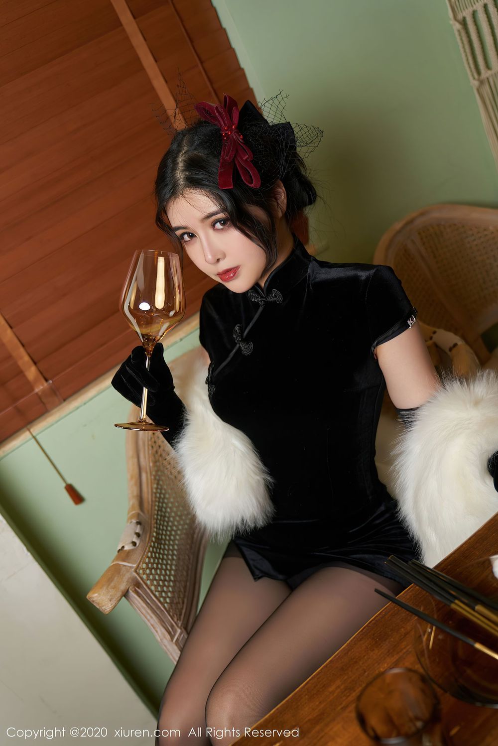 [XiuRen秀人网] 美女模特韩静安 - 黑丝美腿旗袍着身性感妖娆写真 No.2669