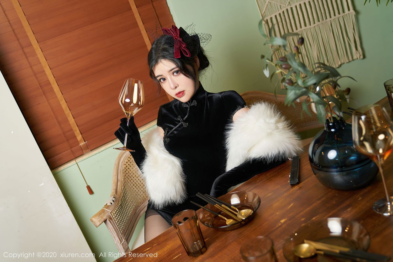 [XiuRen秀人网] 美女模特韩静安 - 黑丝美腿旗袍着身性感妖娆写真 No.2669