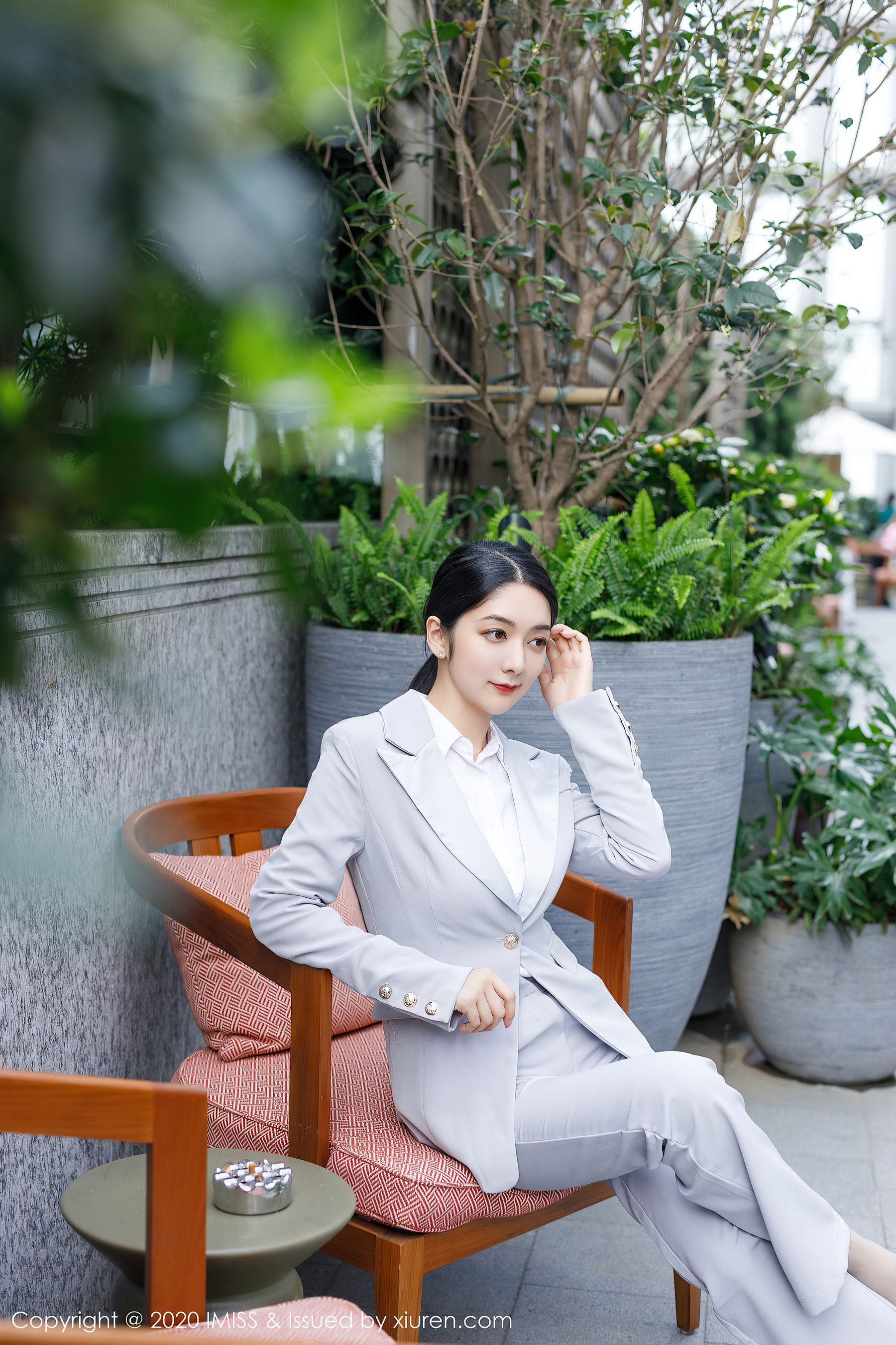 [爱蜜社IMiss] Vol.483 Angela小热巴 - 西装丝袜美腿