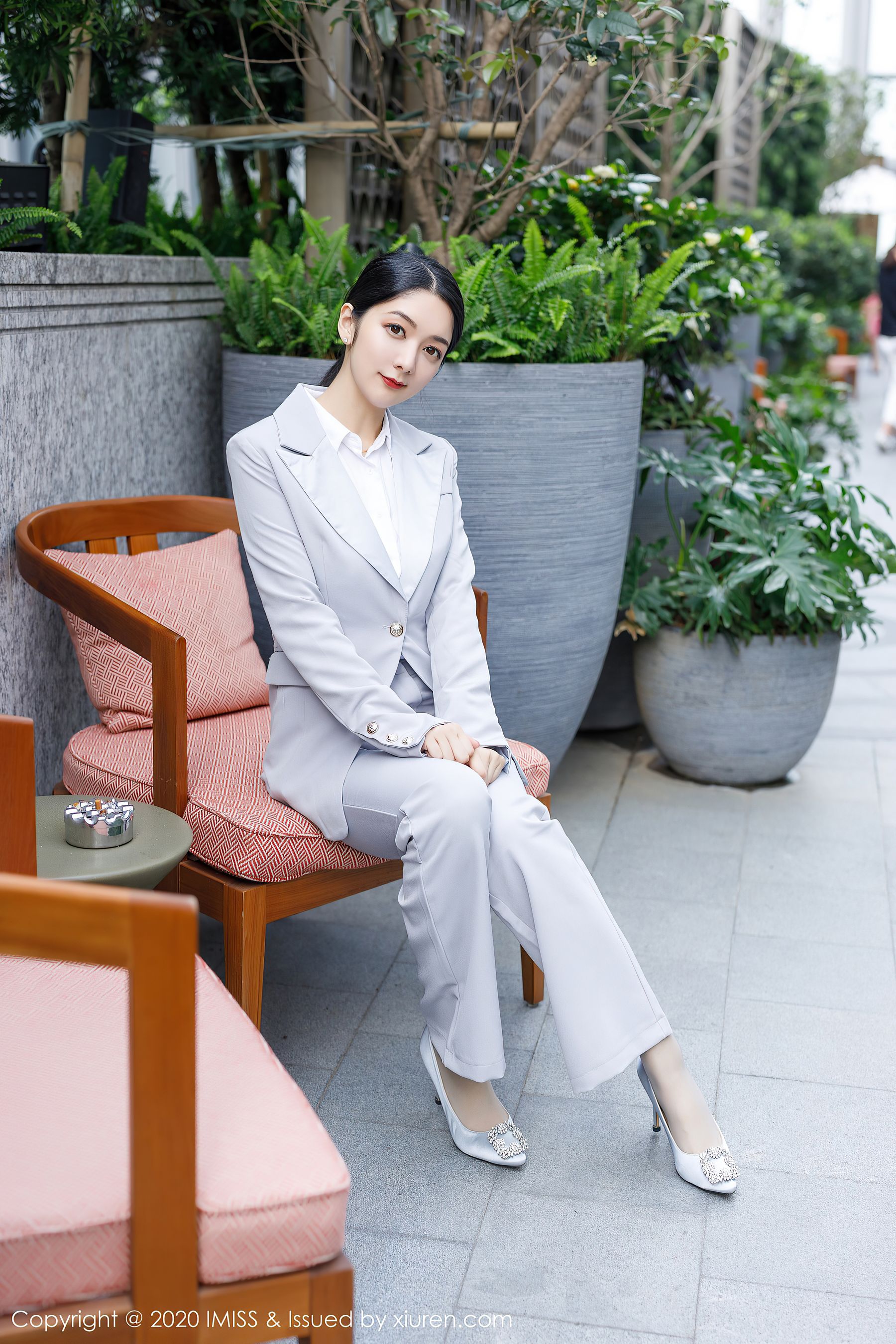 [爱蜜社IMiss] Vol.483 Angela小热巴 - 西装丝袜美腿