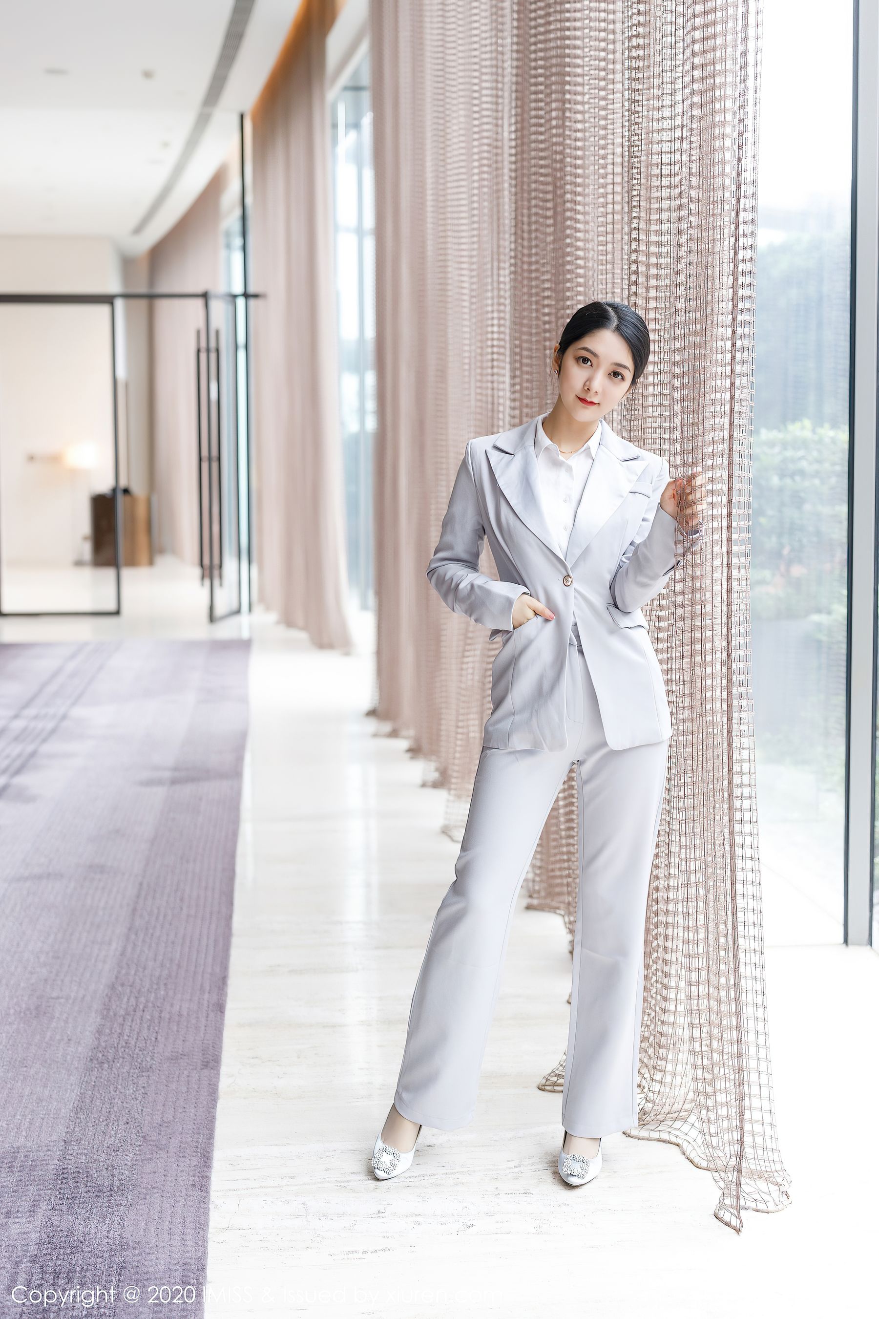 [爱蜜社IMiss] Vol.483 Angela小热巴 - 西装丝袜美腿