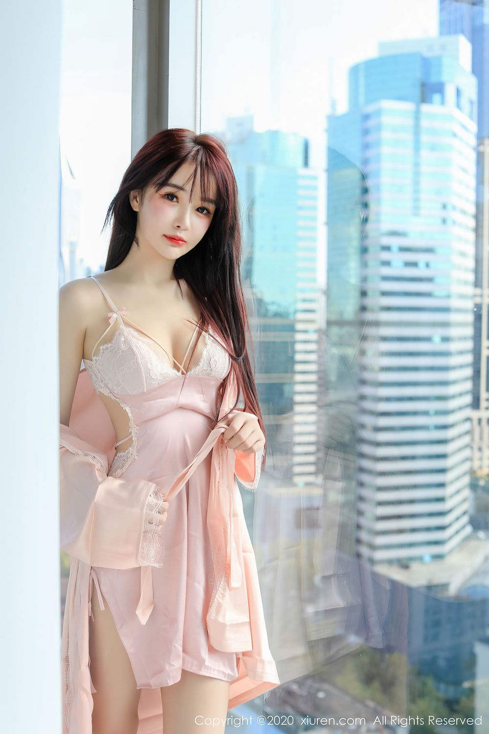 [XiuRen秀人网] 新人模特南初妹妹 - 曼妙身材粉色吊裙首套写真 No.2666