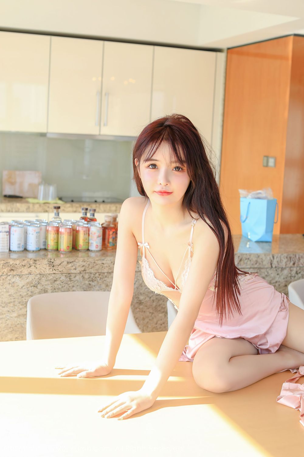 [XiuRen秀人网] 新人模特南初妹妹 - 曼妙身材粉色吊裙首套写真 No.2666