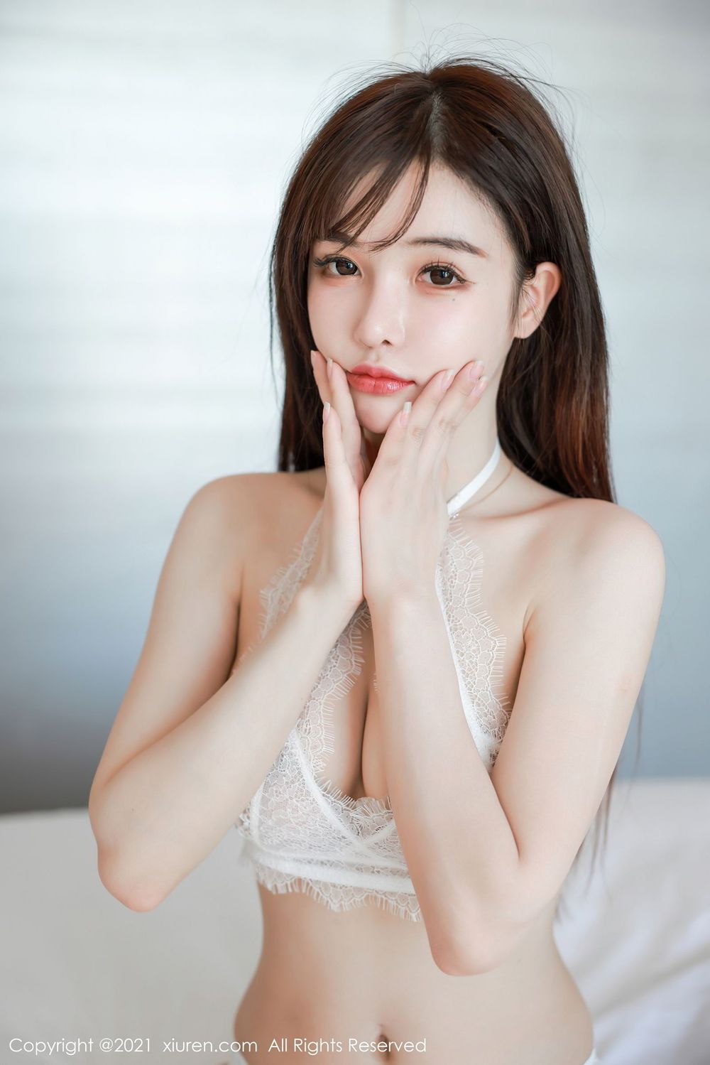 [XiuRen秀人网] 新人模特南初妹妹 - 丝袜美腿&镂空蕾丝内衣性感写真 No.3050