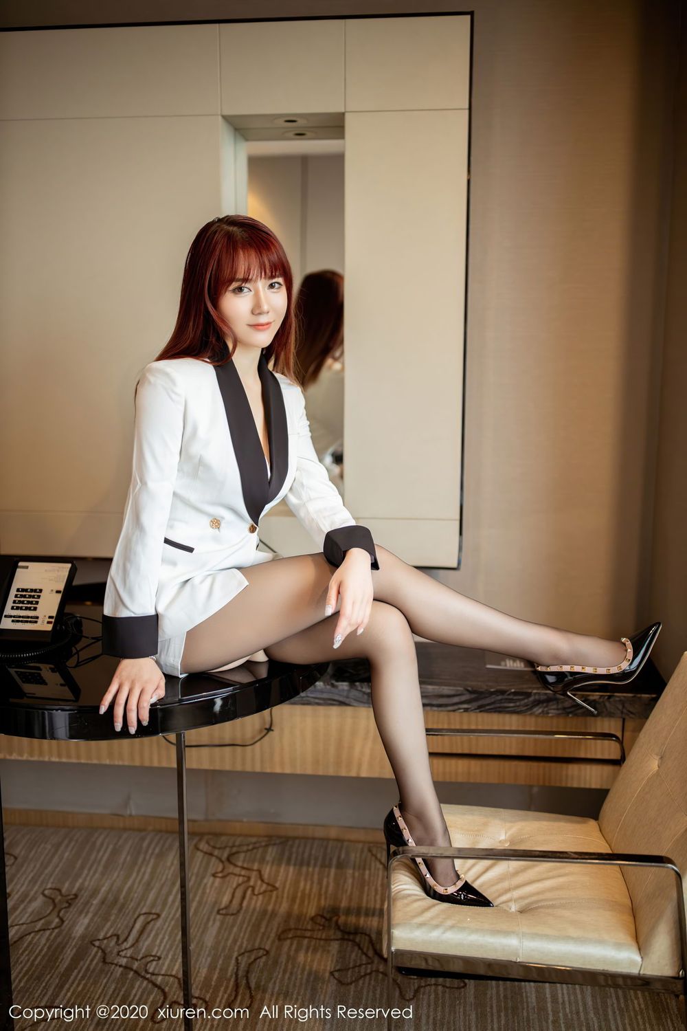 [XiuRen秀人网] 美女模特fairy如歌 - 飒爽职场制服黑丝系列性感写真 No.2792