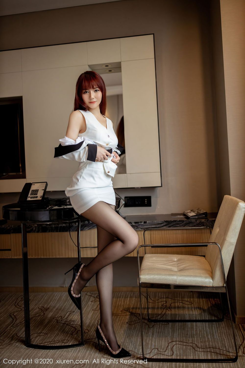 [XiuRen秀人网] 美女模特fairy如歌 - 飒爽职场制服黑丝系列性感写真 No.2792