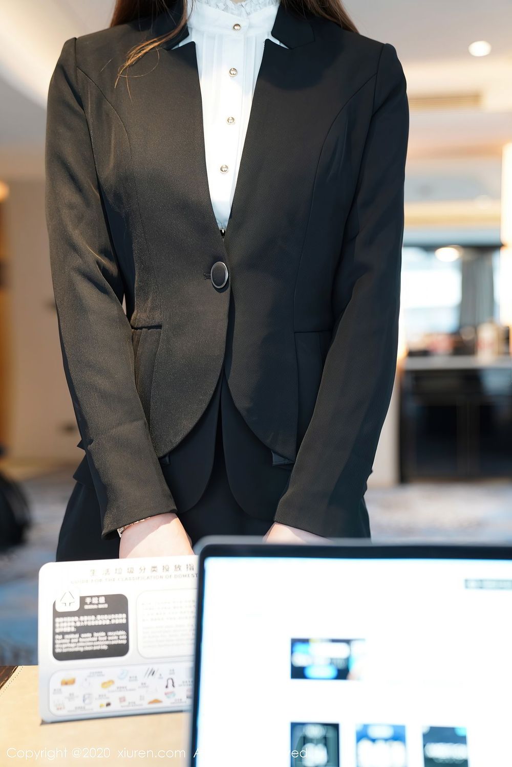 [XiuRen秀人网] 美女模特fairy如歌 - 丝袜美腿职场OL秘书剧情写真 No.2901