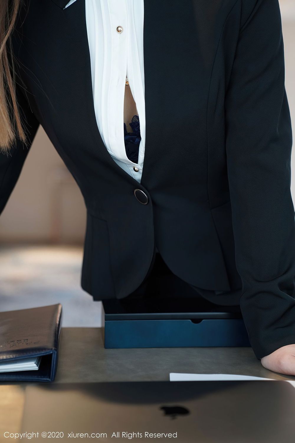 [XiuRen秀人网] 美女模特fairy如歌 - 丝袜美腿职场OL秘书剧情写真 No.2901