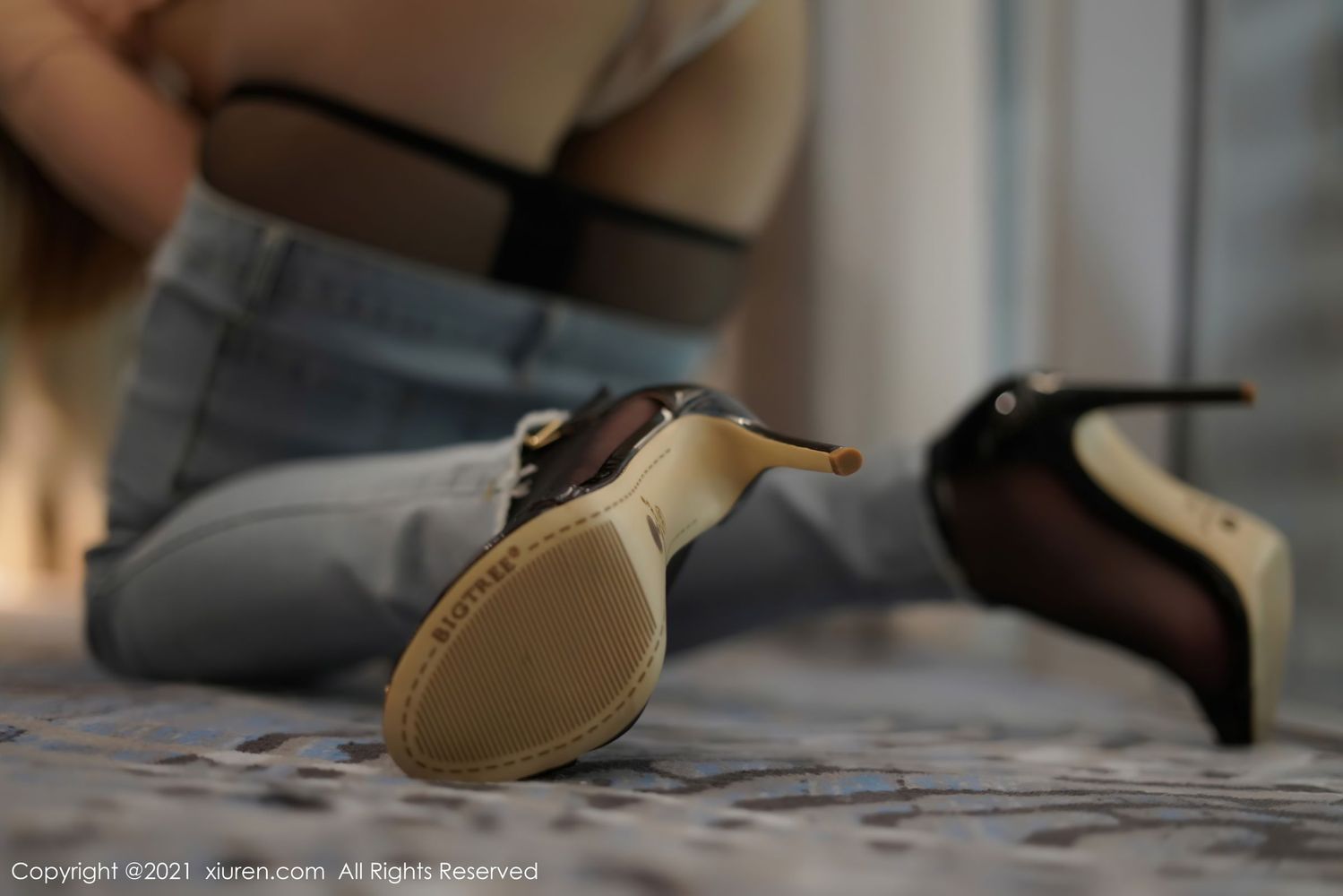 [XiuRen秀人网] 美女模特fairy如歌 - 紧身内衣与御姐气息系列性感写真 No.2994