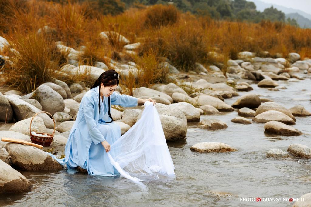 古装美女长发及腰清新脱俗写真