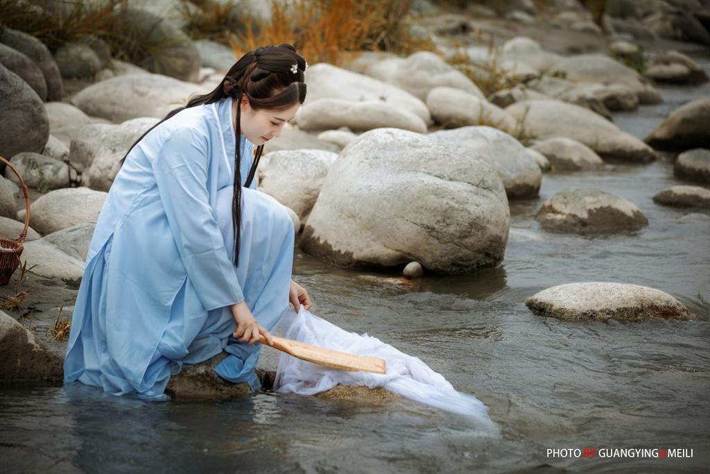 古装美女长发及腰清新脱俗写真