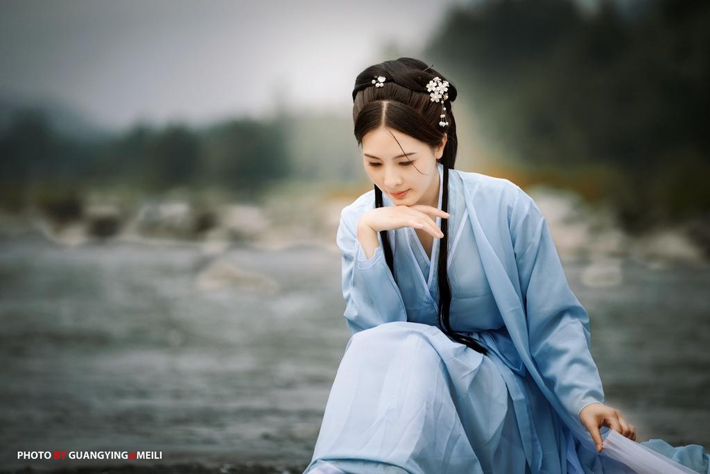 古装美女长发及腰清新脱俗写真