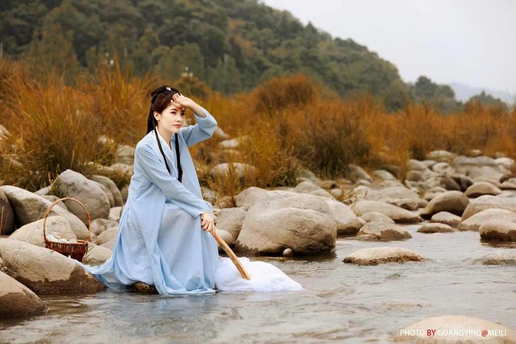 古装美女长发及腰清新脱俗写真