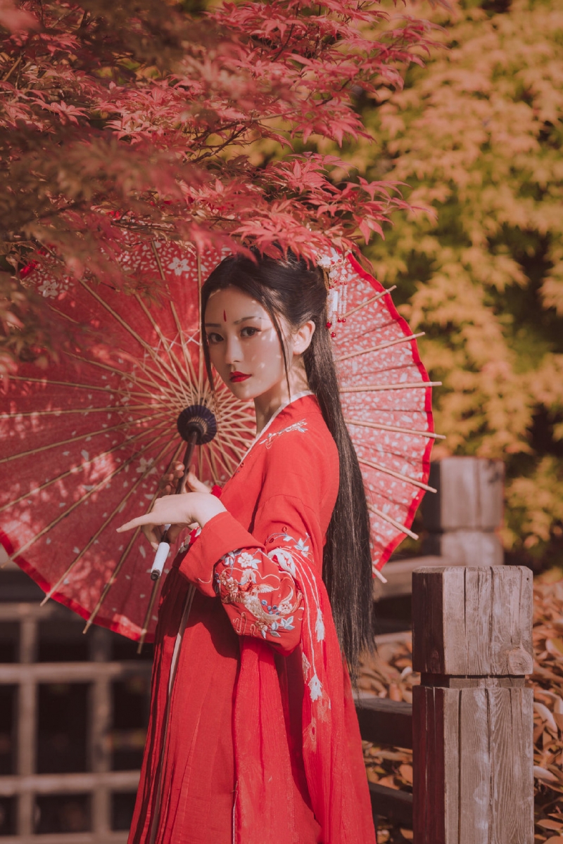 古装美女红妆素裹美艳动人套图