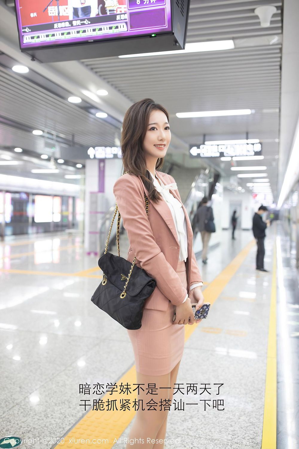 [XiuRen秀人网] 美女模特唐安琪 - 地铁学妹丝袜美腿系列性感套图 No.2865