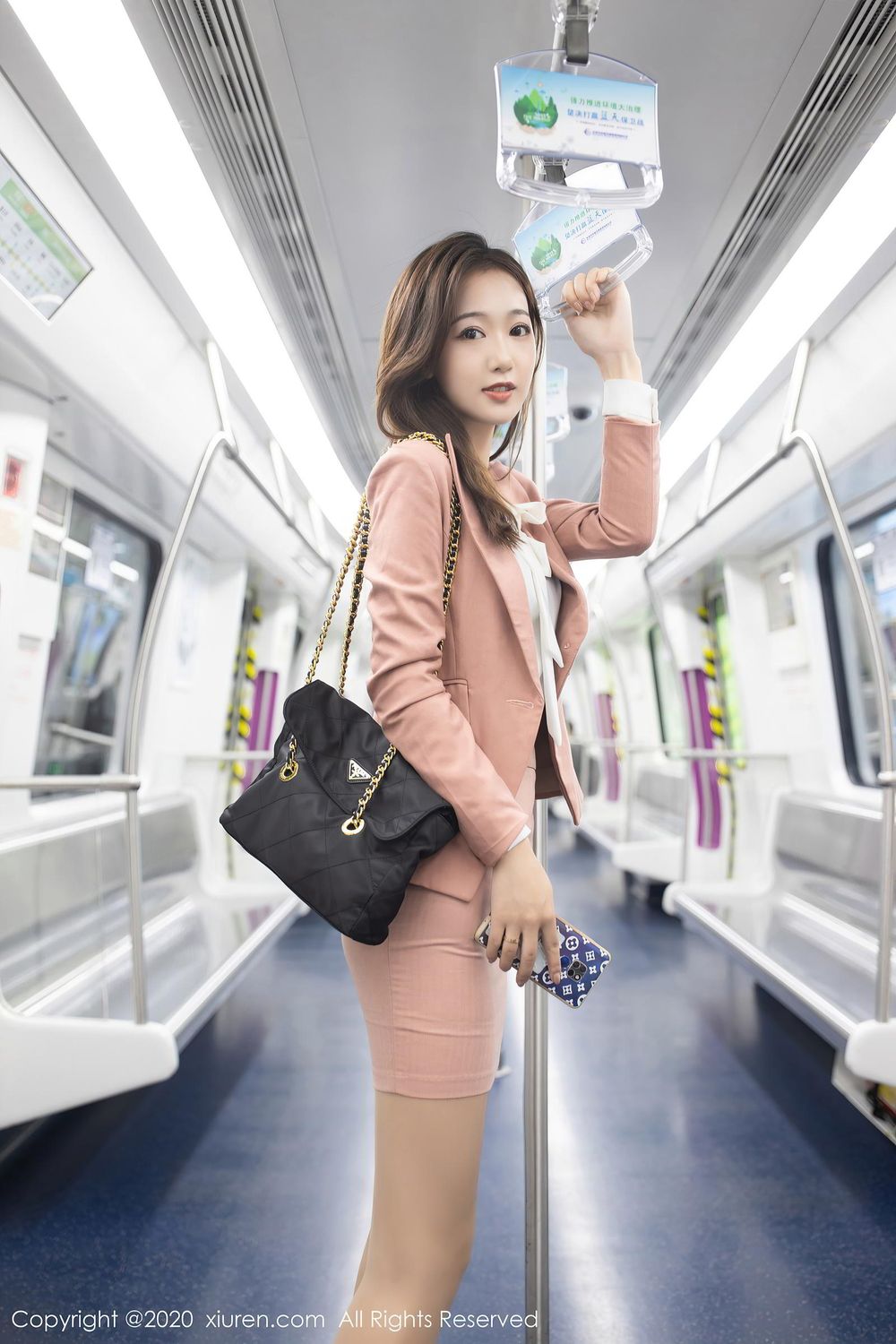 [XiuRen秀人网] 美女模特唐安琪 - 地铁学妹丝袜美腿系列性感套图 No.2865