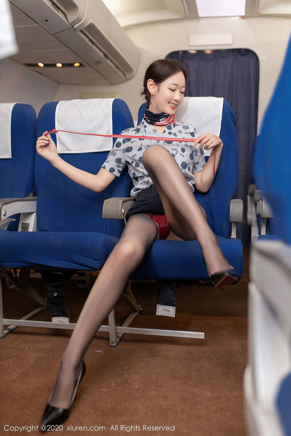 [XiuRen秀人网] 美女模特唐安琪 - 黑丝美腿空姐制服主题曼妙写真 No.2840