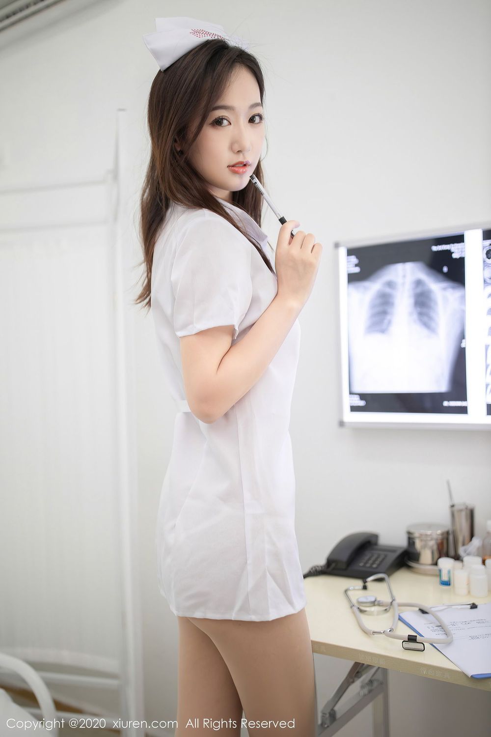 [XiuRen秀人网] 美女模特唐安琪 - 丝袜美腿护士制服系列性感写真 No.2893