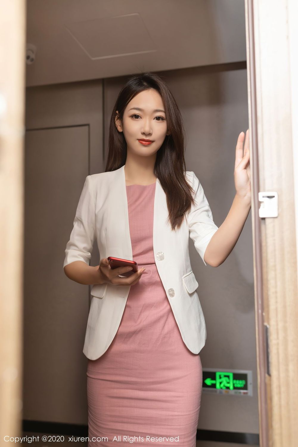 [XiuRen秀人网] 美女模特唐安琪 - 丝袜美腿职场OL秘书装扮性感写真 No.2927