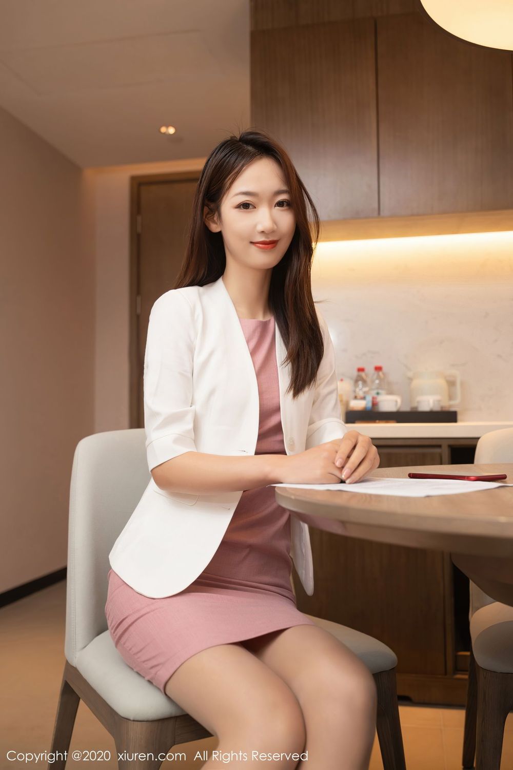 [XiuRen秀人网] 美女模特唐安琪 - 丝袜美腿职场OL秘书装扮性感写真 No.2927