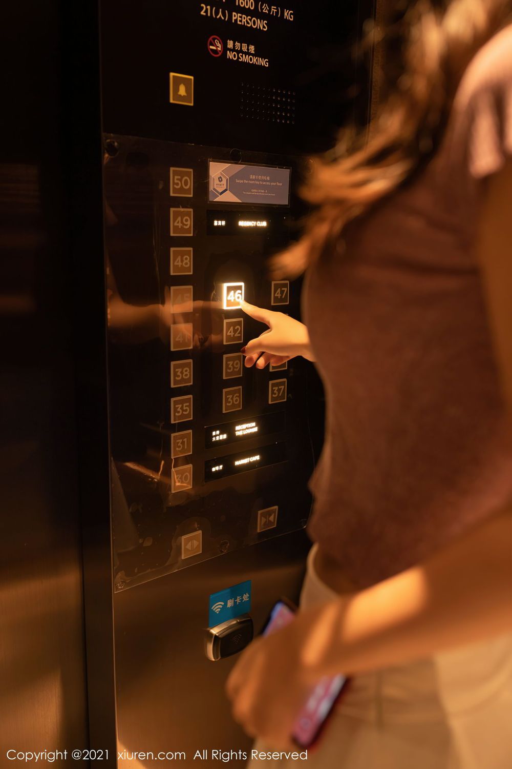 [XiuRen秀人网] 美女模特唐安琪 - 都市风格丝袜美腿人妻娇媚写真 No.3090