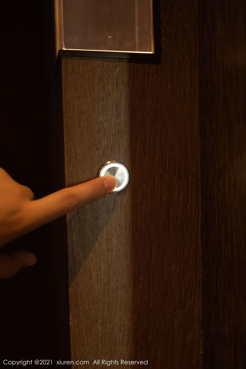 [XiuRen秀人网] 美女模特唐安琪 - 都市风格丝袜美腿人妻娇媚写真 No.3090