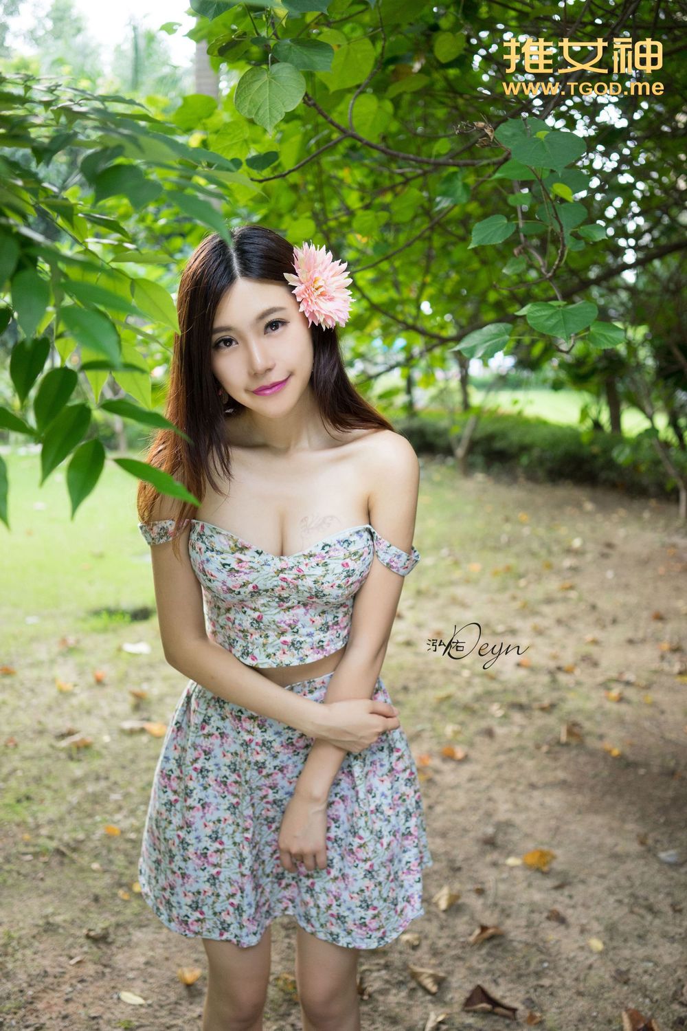 [TGOD推女神] 宅男女神绮里嘉Ula - 黑丝美腿情趣内衣系列写真