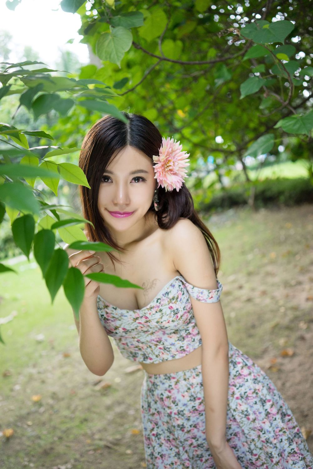 [TGOD推女神] 宅男女神绮里嘉Ula - 黑丝美腿情趣内衣系列写真