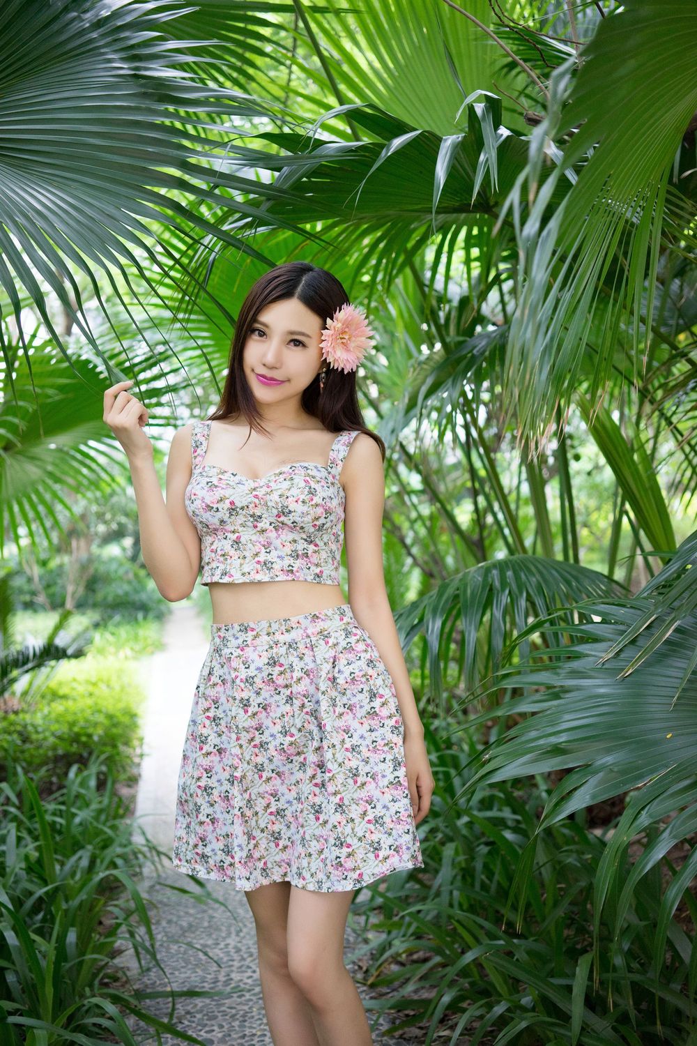 [TGOD推女神] 宅男女神绮里嘉Ula - 黑丝美腿情趣内衣系列写真