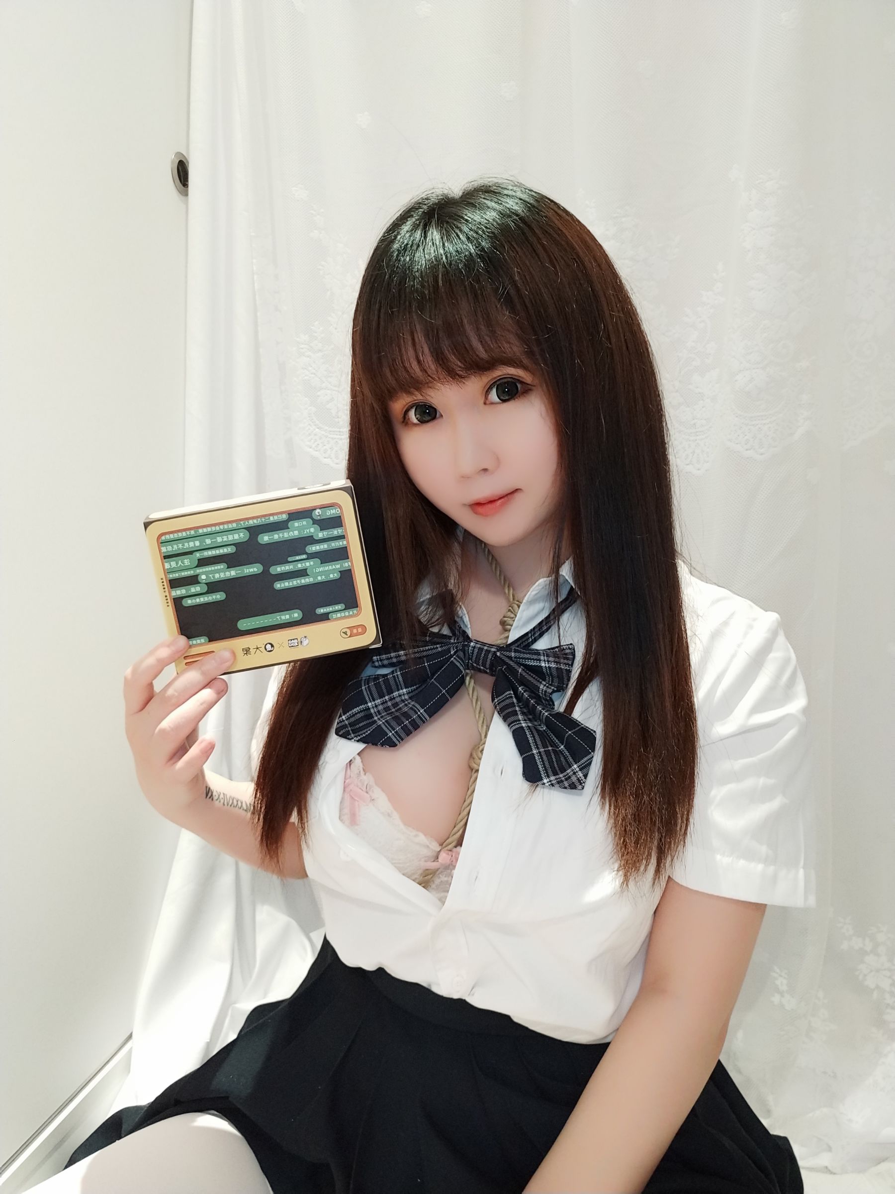 [Cosplay] 蜜桃少女是依酱呀 - JK捆绑