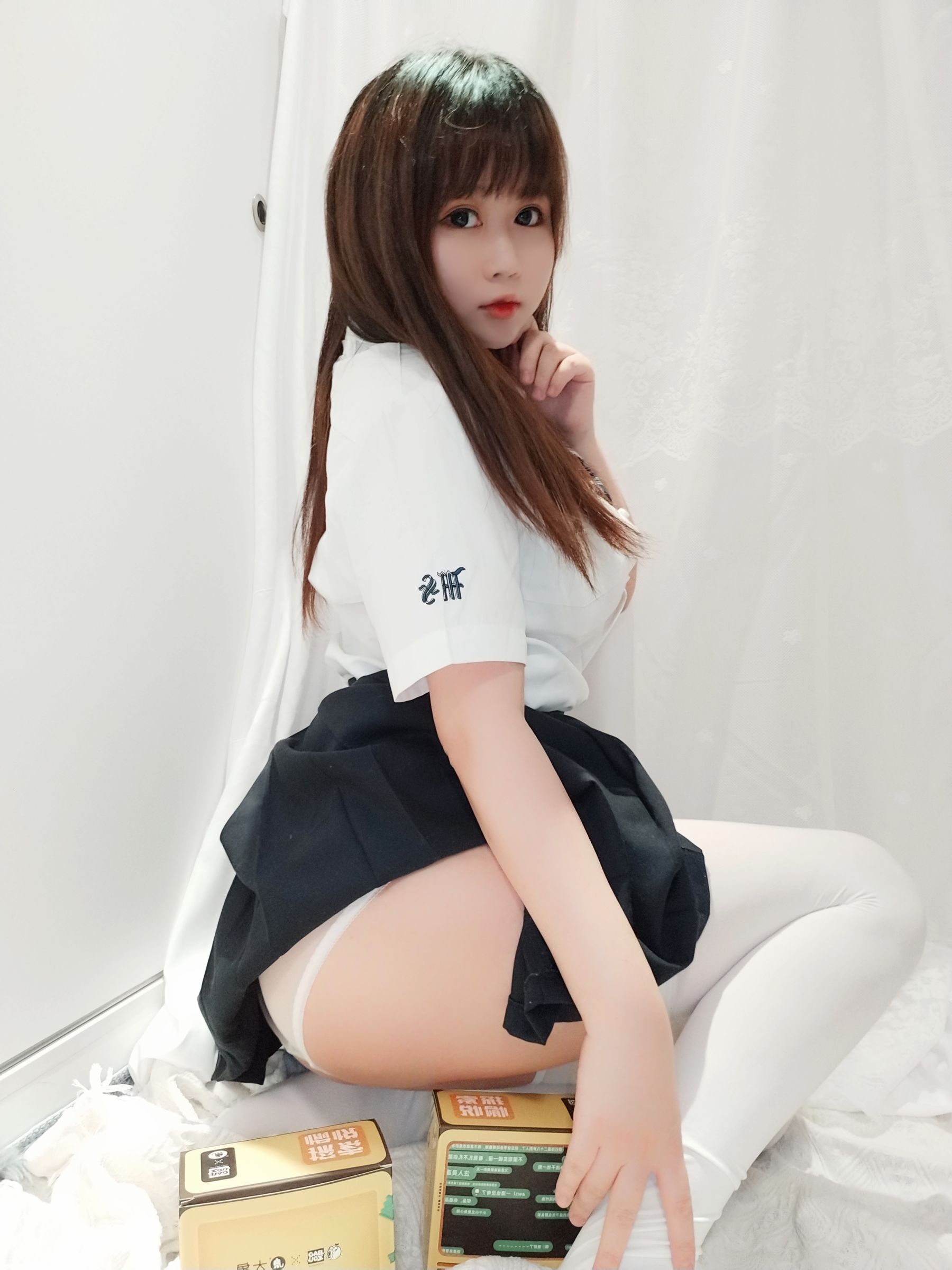 [Cosplay] 蜜桃少女是依酱呀 - JK捆绑