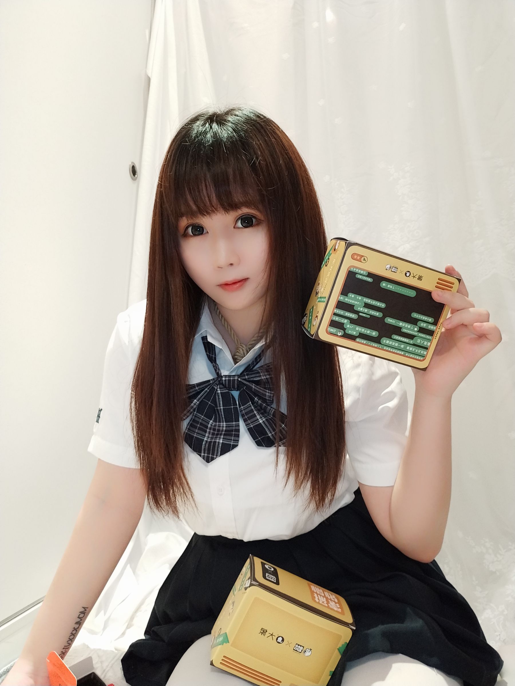 [Cosplay] 蜜桃少女是依酱呀 - JK捆绑