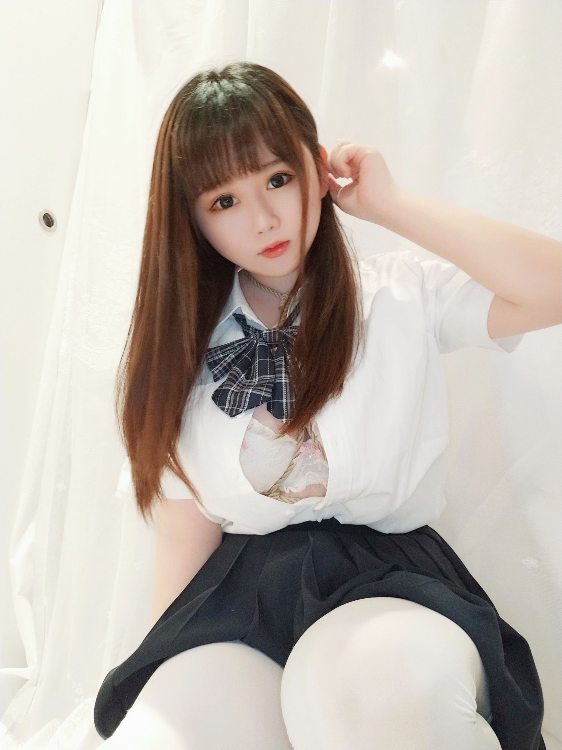 [Cosplay写真] 是依酱呀 - 裙底的秘密