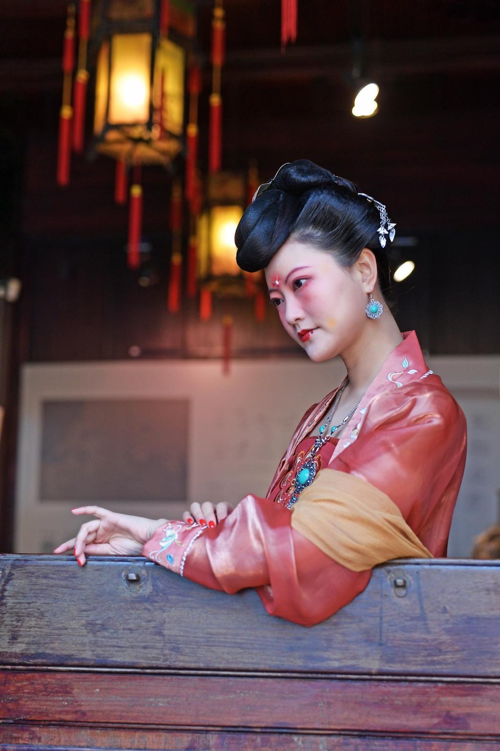 古装美女红妆素裹娇艳妩媚图片