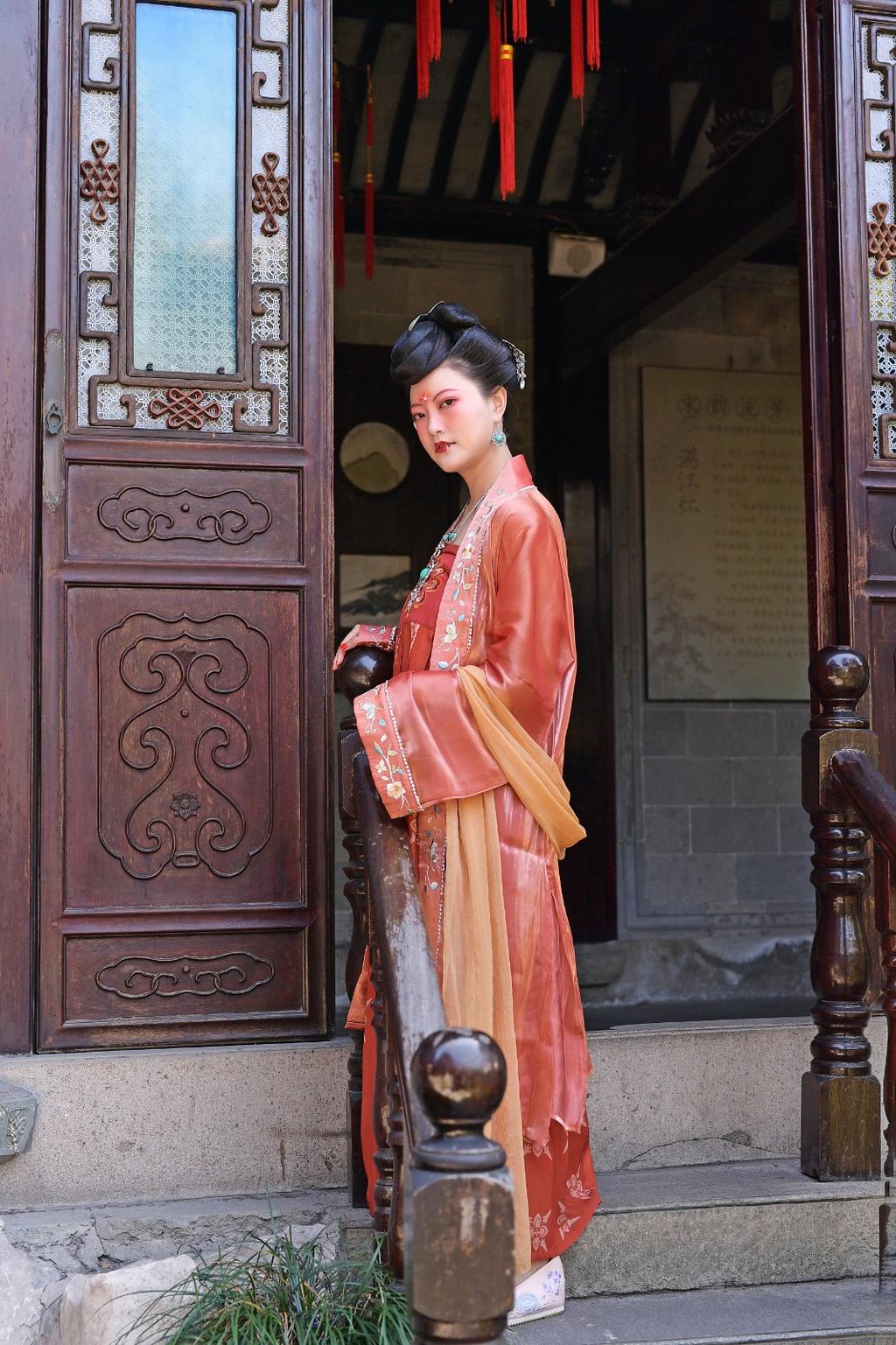 古装美女红妆素裹娇艳妩媚图片