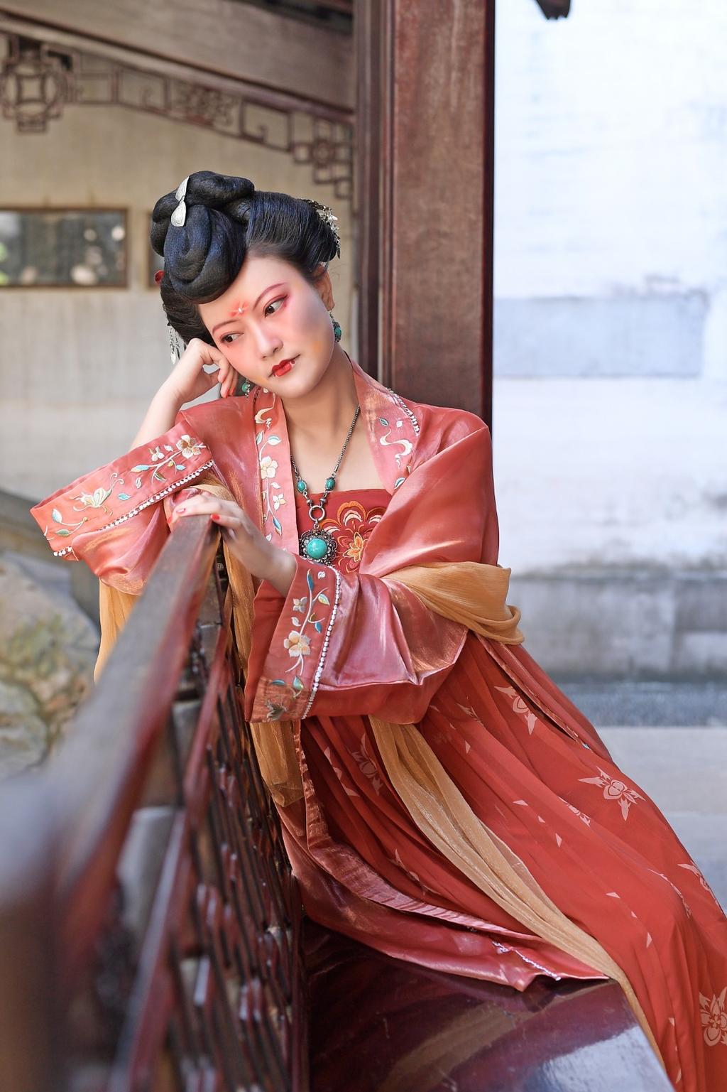 古装美女红妆素裹娇艳妩媚图片