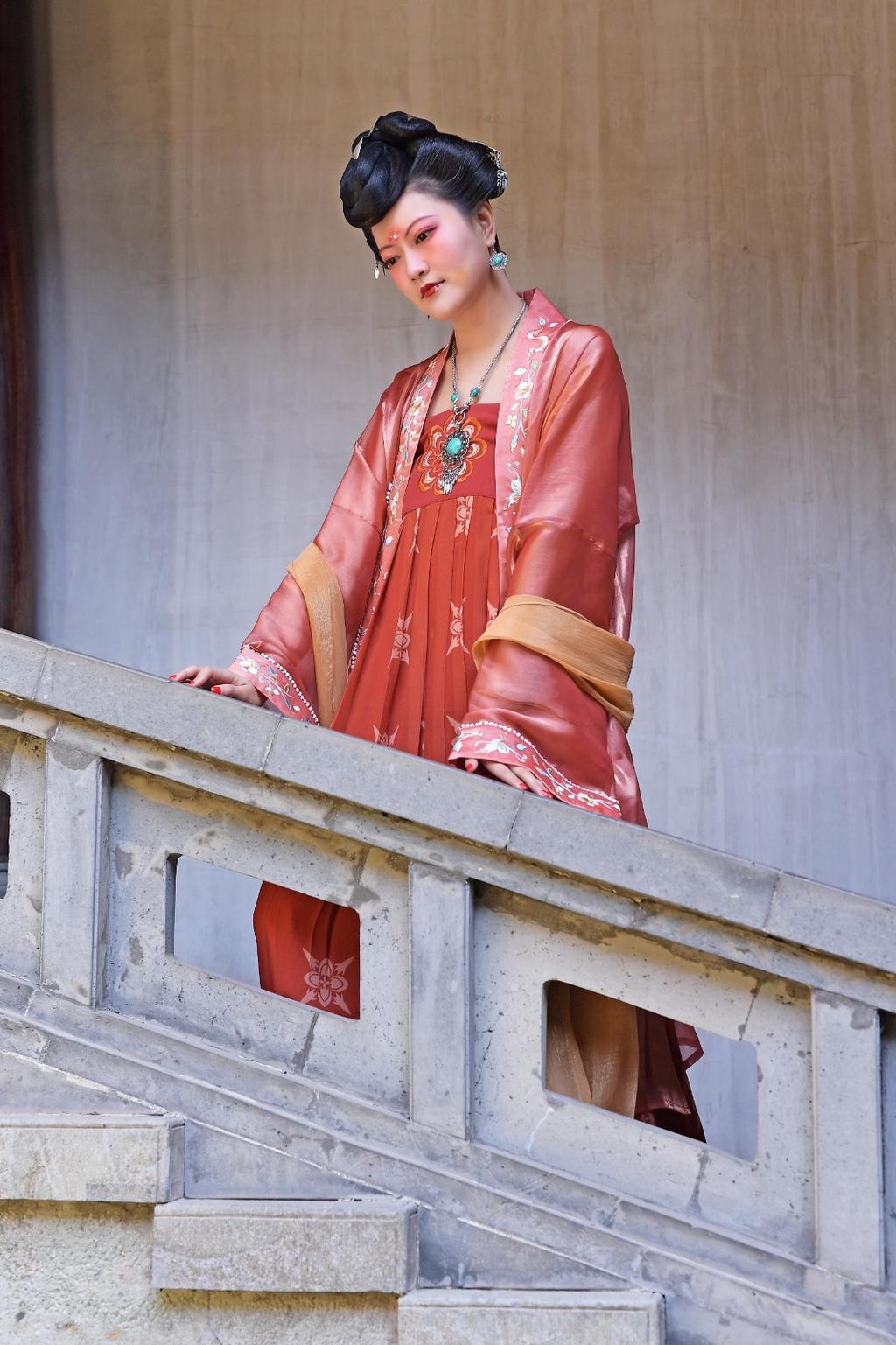 古装美女红妆素裹娇艳妩媚图片