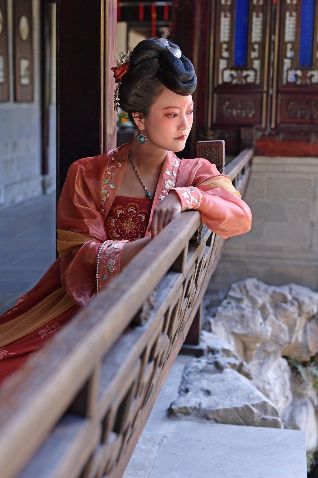 古装美女红妆素裹娇艳妩媚图片