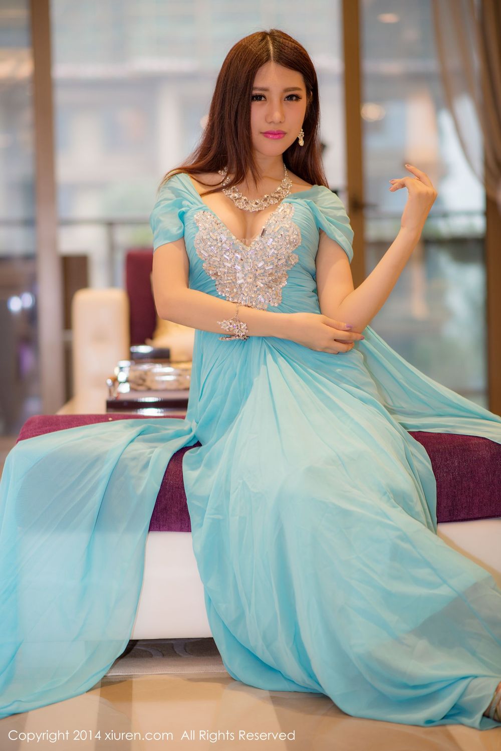 [XiuRen秀人网] 美女模特绮里嘉ula - 护士装玫瑰浴私房套图 No.166