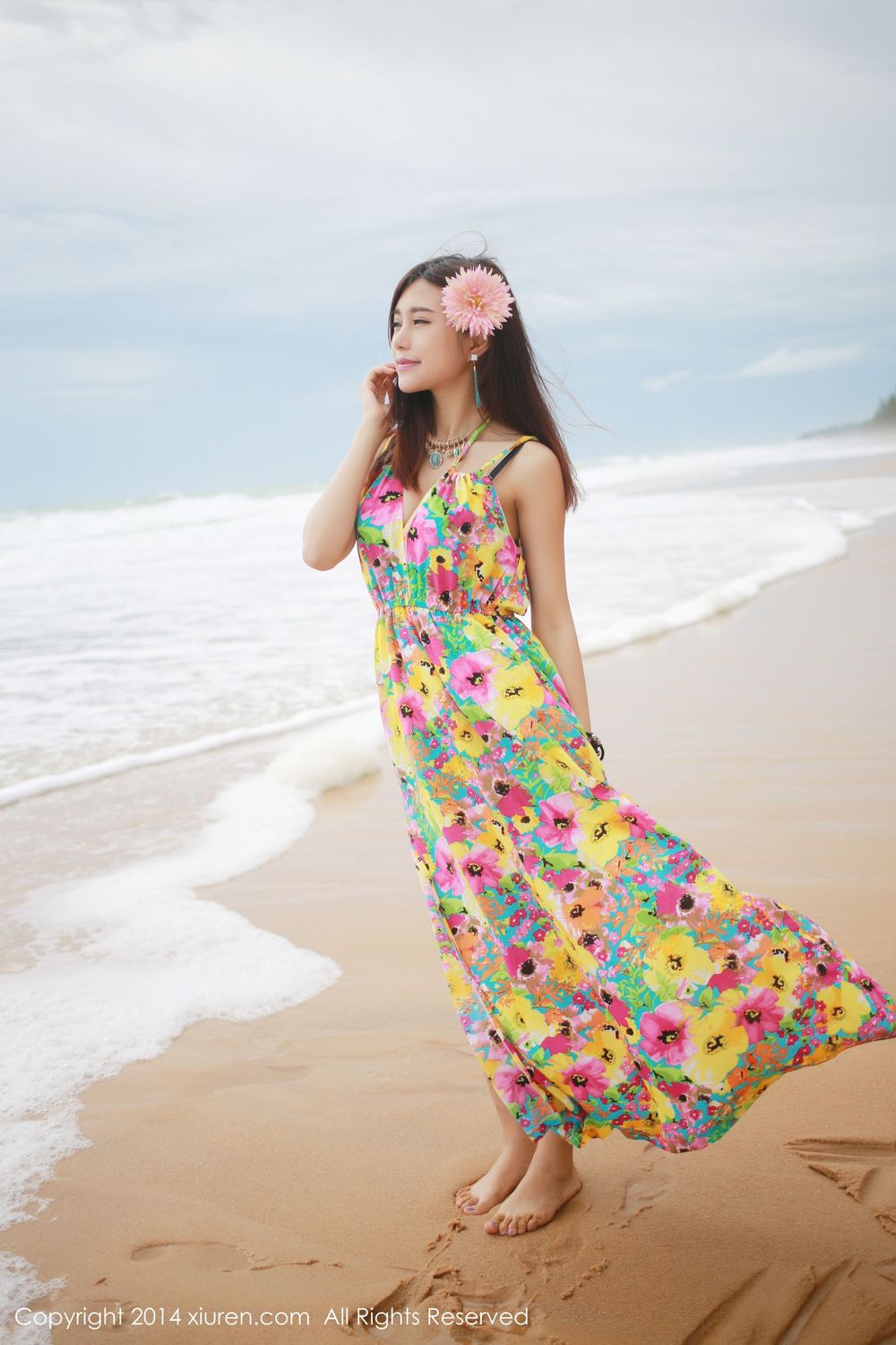 [XiuRen秀人网] 美女模特绮里嘉ula - 明艳长裙沙滩大尺度泰国旅拍 No.200