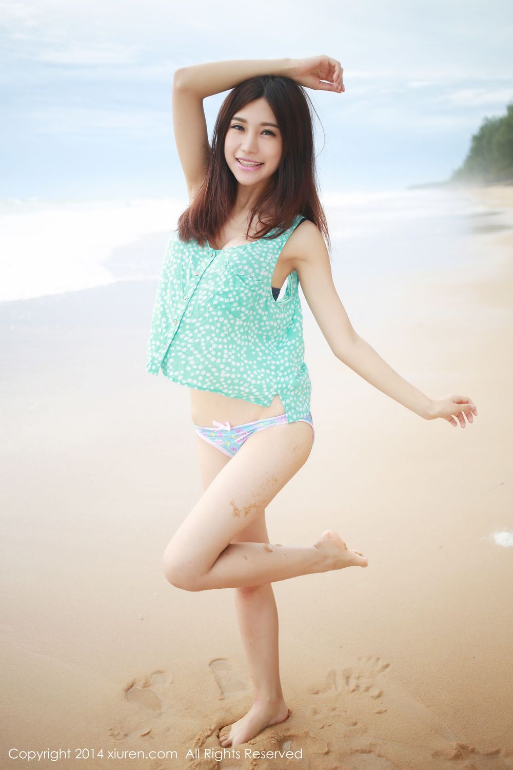 [XiuRen秀人网] 美女模特绮里嘉ula - 明艳长裙沙滩大尺度泰国旅拍 No.200