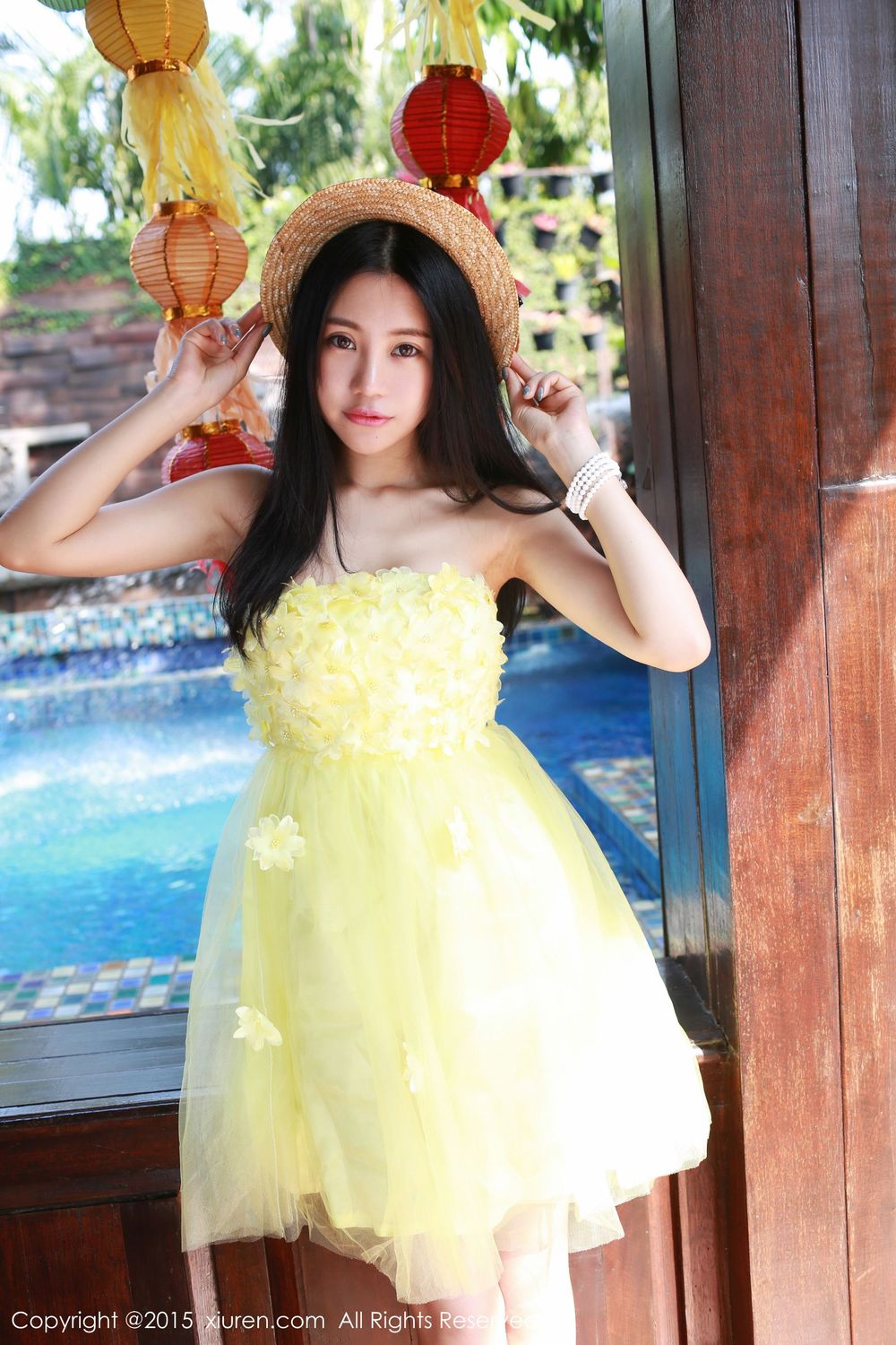 [XiuRen秀人网] 美女模特绮里嘉ula - 黄色袜胸裙泰国清迈小清新旅拍 No.296