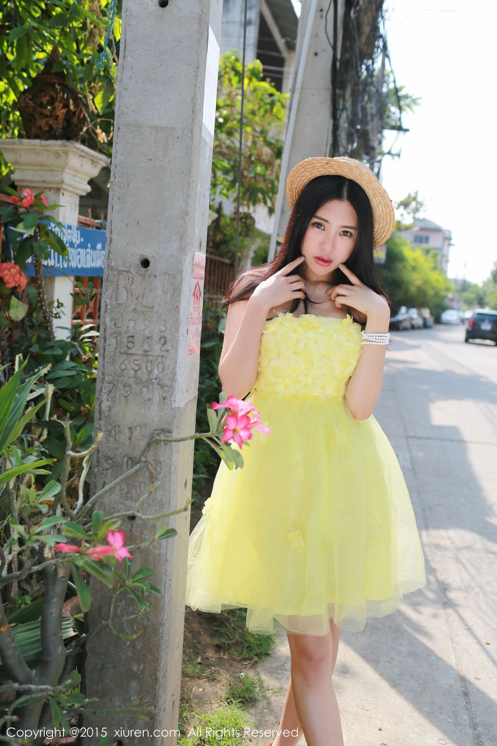 [XiuRen秀人网] 美女模特绮里嘉ula - 黄色袜胸裙泰国清迈小清新旅拍 No.296