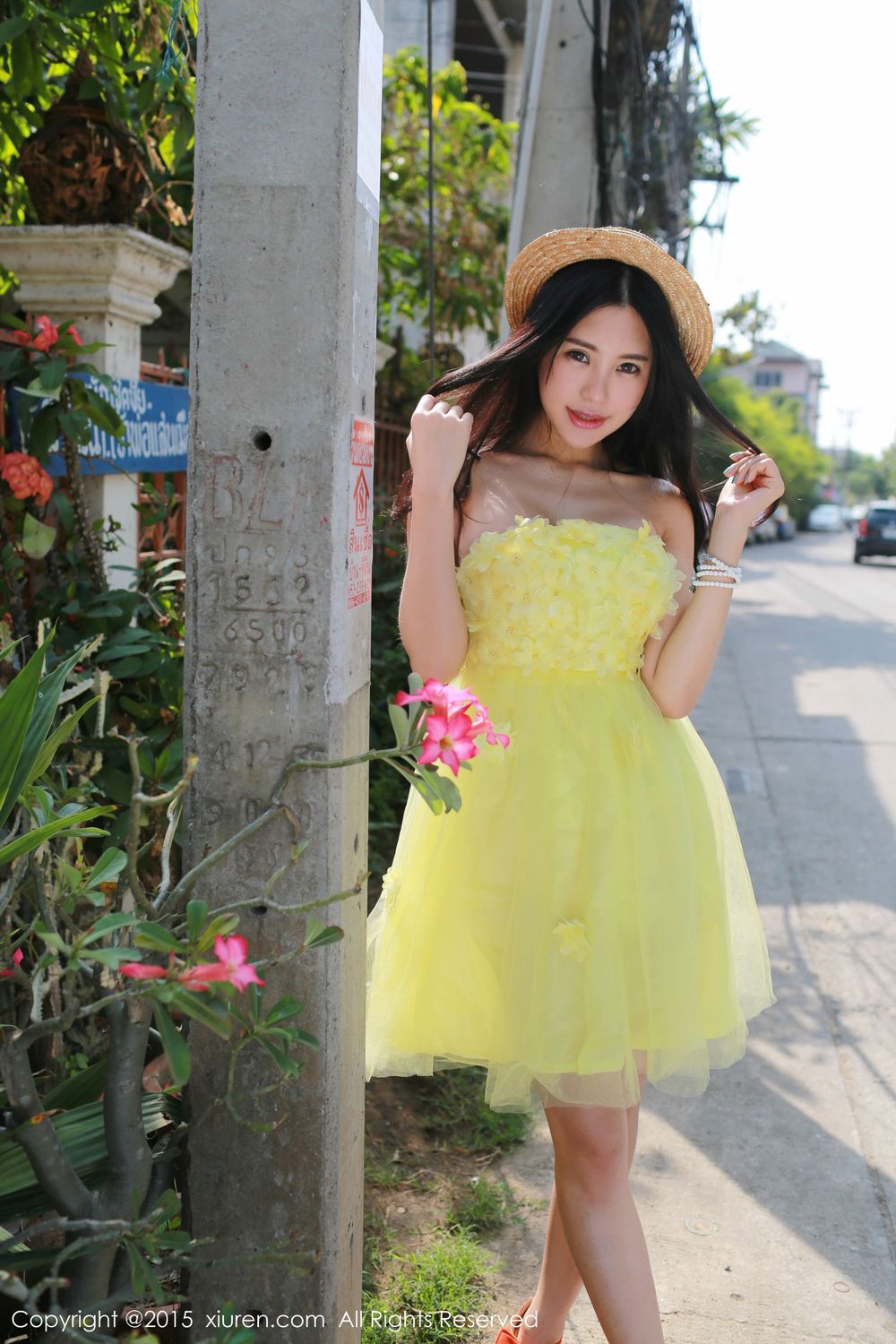 [XiuRen秀人网] 美女模特绮里嘉ula - 黄色袜胸裙泰国清迈小清新旅拍 No.296