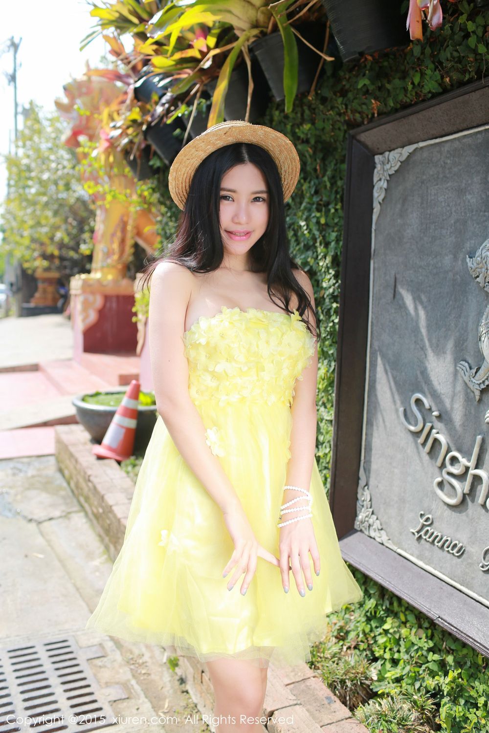 [XiuRen秀人网] 美女模特绮里嘉ula - 黄色袜胸裙泰国清迈小清新旅拍 No.296
