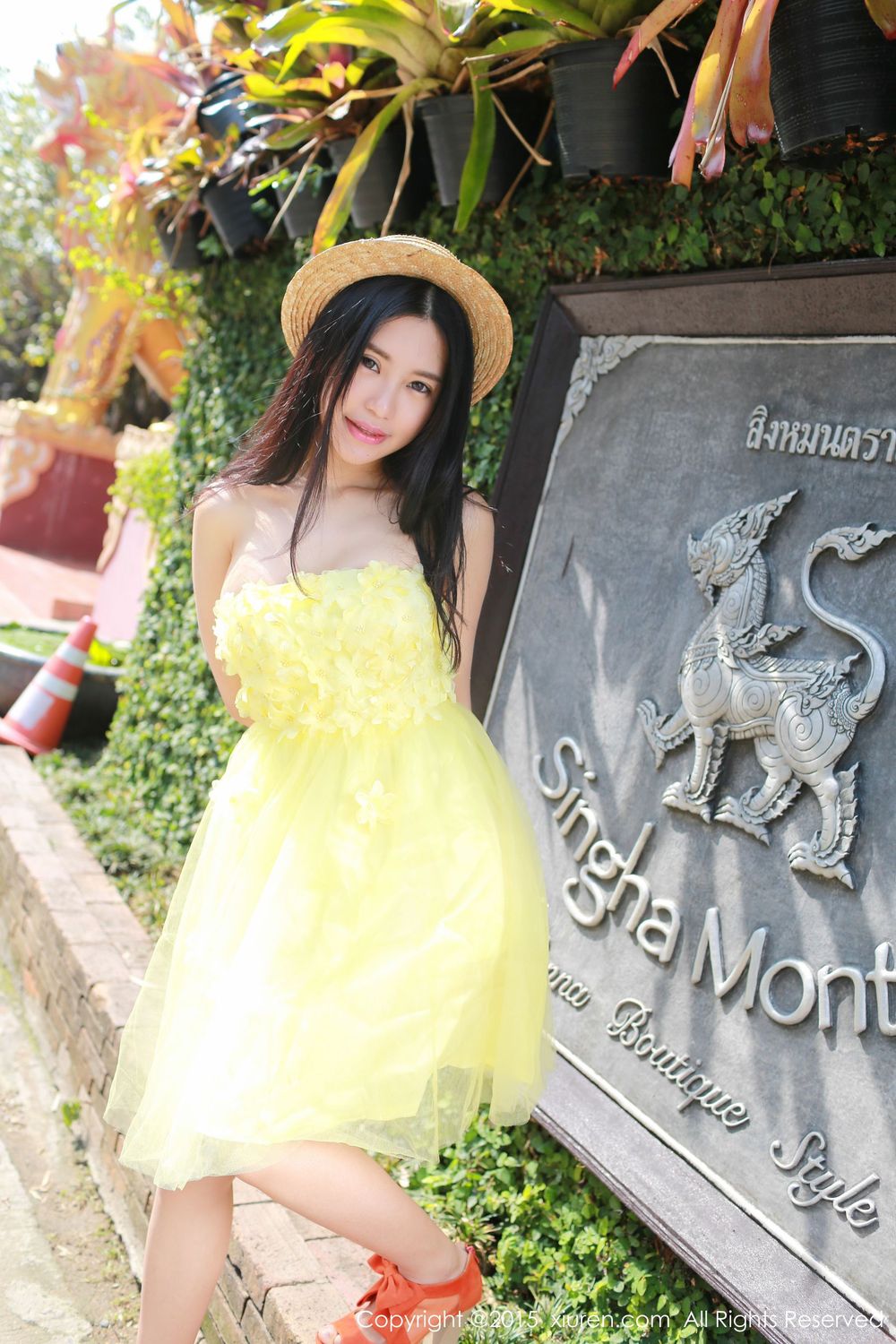 [XiuRen秀人网] 美女模特绮里嘉ula - 黄色袜胸裙泰国清迈小清新旅拍 No.296
