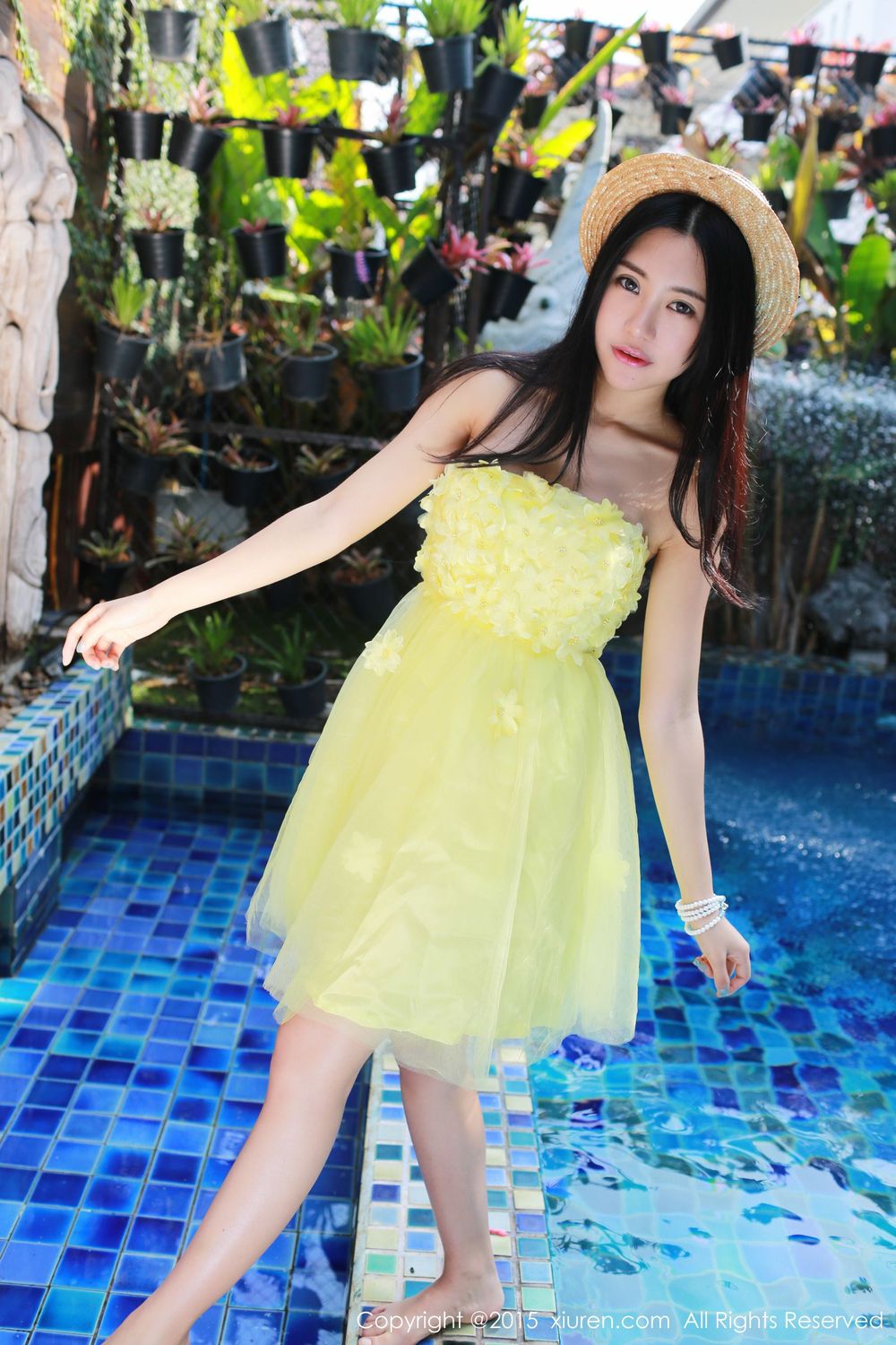 [XiuRen秀人网] 美女模特绮里嘉ula - 黄色袜胸裙泰国清迈小清新旅拍 No.296