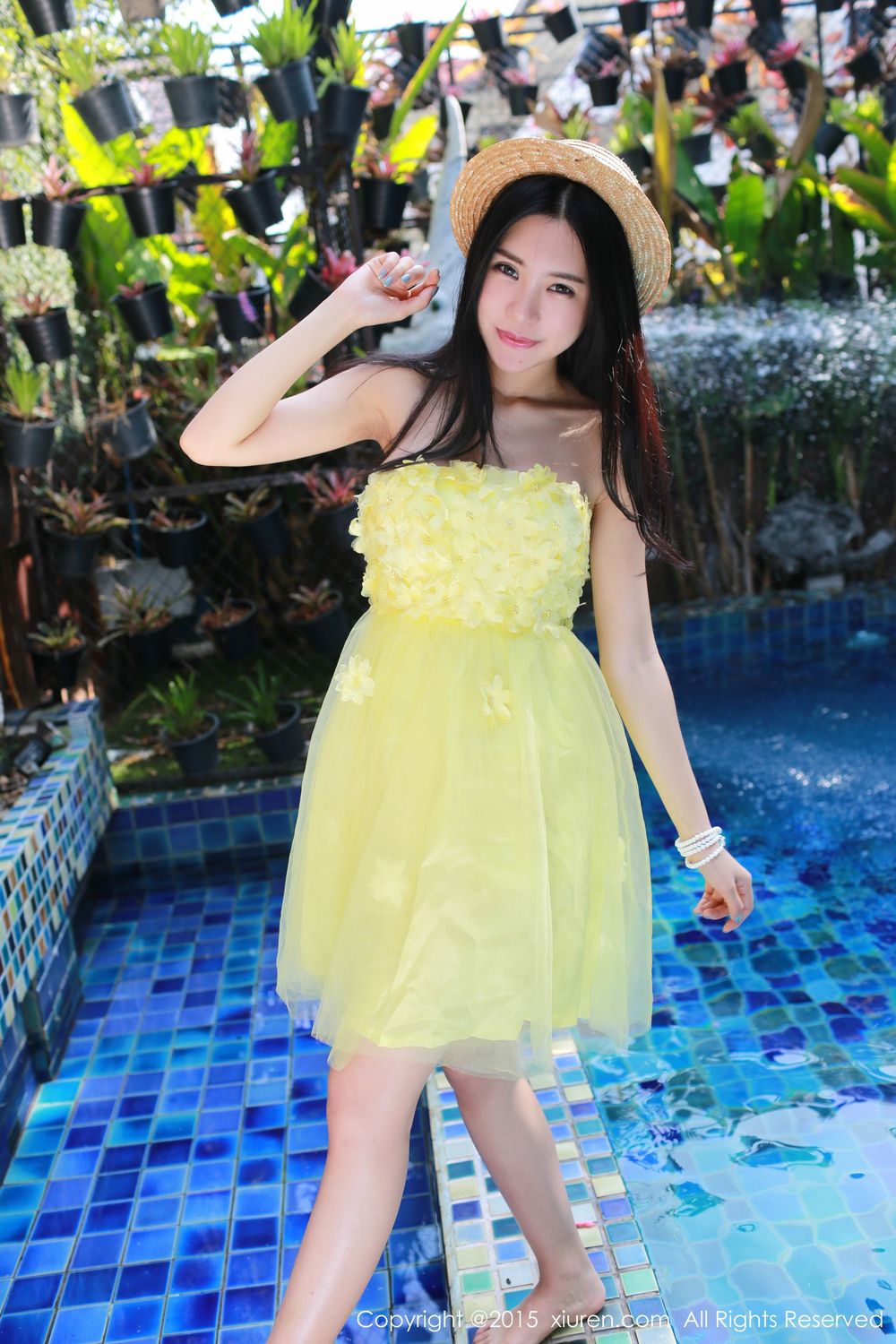 [XiuRen秀人网] 美女模特绮里嘉ula - 黄色袜胸裙泰国清迈小清新旅拍 No.296