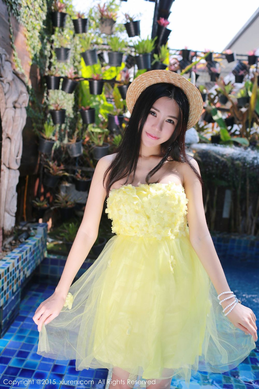 [XiuRen秀人网] 美女模特绮里嘉ula - 黄色袜胸裙泰国清迈小清新旅拍 No.296