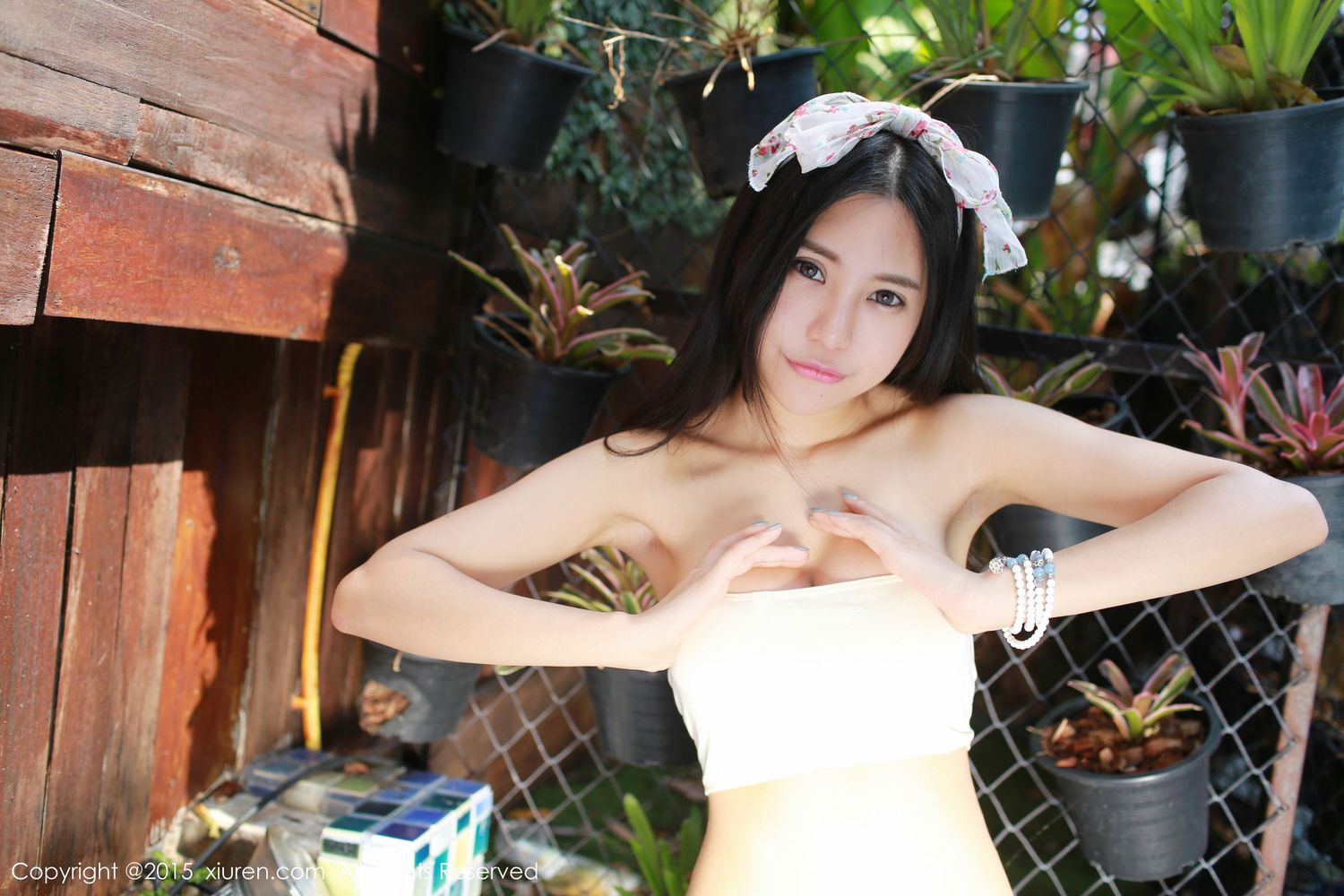 [XiuRen秀人网] 美女模特绮里嘉ula - 黄色袜胸裙泰国清迈小清新旅拍 No.296